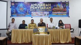 Konferensi pers Anugerah Penyiaran Tahun 2024 di Aula Kantor KPID Sumbar, Selasa (10/12/2024). (Foto: KPID Sumbar)
