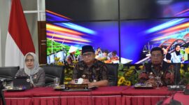 Pj Wali Kota Padang, Andree Algamar mengikuti Musrenbangnas secara daring dari kediaman resminya pada Senin (30/12/2024). (Foto: Prokopim Padang)