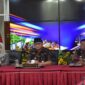 Pj Wali Kota Padang, Andree Algamar mengikuti Musrenbangnas secara daring dari kediaman resminya pada Senin (30/12/2024). (Foto: Prokopim Padang)
