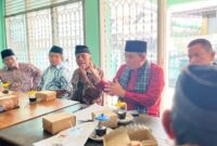 Camat Lubeg, Nofiandi Amir menghadiri musyawarah bersama ninik mamak Nagari Nan XX Kecamatan Lubeg, Sabtu (7/12/2024). (Foto: Ist)
