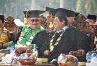 Pj Wali Kota Padang Andree Algamar menghadiri Wisuda Tahfiz Akbar yang diselenggarakan Kemenag Padang di RTH Imam Bonjol Padang, Selasa (14/1/2025). (Foto: Prokopim Padang)