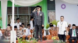 Bupati Solsel Khairunas menjadi upacara Peringatan HAB Kemenag ke-79 tingkat Kabupaten Solsel, Jumat (3/1/2025). (Foto: Pemkab Solsel)