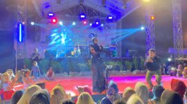 Peringatan HUT ke-21 Kabupaten Pasbar semakin meriah dengan hadirnya penampilan spesial dari Clara DA dan Band Satulegi, Minggu (5/1/2025) malam. (Foto: Diskominfo Pasbar)