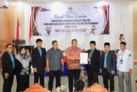 KPU Kota Pariaman menetapkan pasangan Yota Balad–Mulyadi sebagai Wali Kota dan Wakil Wali Kota Pariaman terpilih periode 2025 – 2030. (Foto: Kominfo Kota Pariaman)