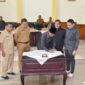 DPRD Kota Pariaman mengesahkan penetapan pasangan Yota Balad-Mulyadi sebagai Wali Kota dan Wakil Wali Kota Pariaman terpilih periode 2025–2030, Selasa (12/1/2025). (Foto: Kominfo Kota Pariaman)