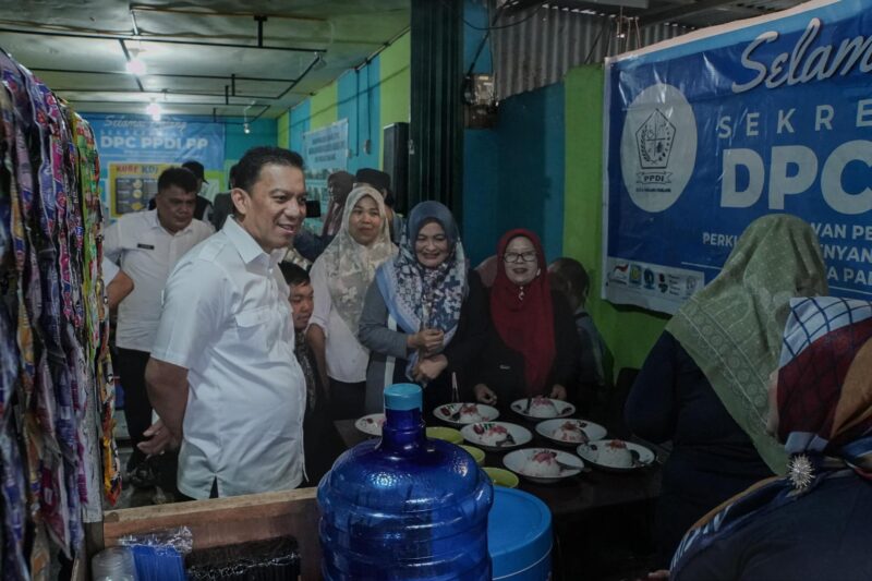 Pj Wali Kota Padang Panjang, Sonny Budaya Putra meresmikan Kantor Sekretariat di Kelurahan Kampung Manggis depan Puskesmas Kebun Sikolos, Rabu (15/1/2025). (Foto: Diskominfo Padang Panjang)