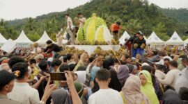 Pemkab Solsel sukses menggelar Festival Durian ke-4 di Pulau Mutiara, Kecamatan Sangir, Sabtu (18/1/2025). (Foto: Humas Pemkab Solsel)