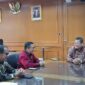 Pj. Sekda Sumbar, Yozarwardi Usama Putra menemui Dirjen Planologi Kehutanan dan Tata Lingkungan Kementerian Kehutanan, Ade Tri Ajikusumah. (Foto: ADPSB)