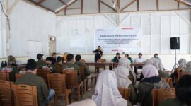 Bawaslu Padang Panjang menggelar Rapat Evaluasi Pengawasan dan Outbound di Pulau Pagang, Kota Padang, Jumat (24/1/2025). (Foto: Diskominfo Padang Panjang)