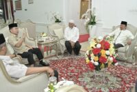 Gubernur Sumbar Mahyeldi menerima kunjungan Ketua DHD Pembudayaan Kejuangan 45 Sumut, Mayjen TNI (Purn) M. Hasyim beserta rombongan di Istana Gubernuran, Kamis (23/1/2025). (Foto: ADPSB)