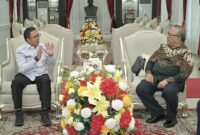 Pj Sekdaprov Sumbar, Yozarwardi Usama Putra menerima kunjungan Ketua IHLC Sapta Nirwandar di Istana Gubernuran Sumbar, Rabu (22/1/2025). (Foto: ADPSB)
