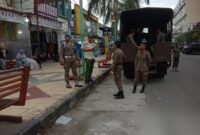 Petugas Satpol PP Padang patrol rutin di Pasar Raya Padang. (Foto: Humas Satpol PP Padang)