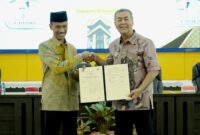 Pemkab Solsel menandatangani MoU dengan Universitas Baiturrahmah (Unbrah), Kamis (22/1/2025). (Foto: Humas Pemkab Solsel)