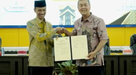 Pemkab Solsel menandatangani MoU dengan Universitas Baiturrahmah (Unbrah), Kamis (22/1/2025). (Foto: Humas Pemkab Solsel)