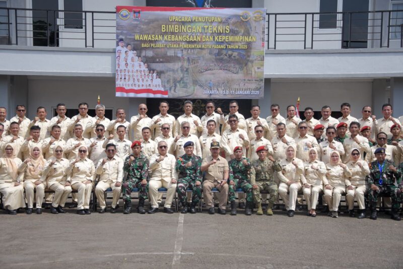 Pejabat utama di lingkungan Pemko Padang foto bersama usai mengikuti Bimtek Bela Negara dan Wawasan Kebangsaan di Satkopaska Koarmada I Pondok Dayung dan Kolat Koarmada I, Kelapa Gading, Jakarta Utara. (Foto: Prokopim Padang)