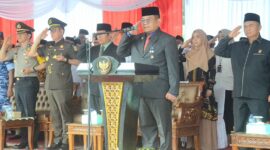 Pj Sekda Padang Yosefriawan menjadi pembina upacara peringatan HAB Kemenag RI ke-79 tingkat Kota Padang  di Galanggang Balai Kota Aie Pacah, Jumat (3/1/2025). (Foto: Prokopim Padang)