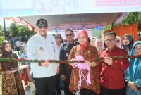 Pj Wali Kota Padang Andree Algamar meresmikan Posyandu Kenanga 13 di Perumahan Wisma Indah Lestari Tahap 3, RT 06 RW 11, Kelurahan Padang Sarai, Kamis (16/1/2025). (Foto: Prokopim Padang)