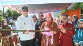 Pj Wali Kota Padang Andree Algamar meresmikan Posyandu Kenanga 13 di Perumahan Wisma Indah Lestari Tahap 3, RT 06 RW 11, Kelurahan Padang Sarai, Kamis (16/1/2025). (Foto: Prokopim Padang)
