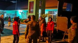 Satpol PP Padang mengamankan lima remaja putri di kawasan Batang Arau, Kamis dini hari (2/1/2025). (Foto: Humas Satpol PP Padang)