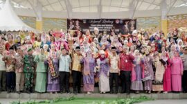 Pemkab Solsel menggelar berbagai acara meriah di Ruang Terbuka Hijau (RTH) Padang Aro, Kamis (2/1/2024). (Foto: Pemkab Solsel)