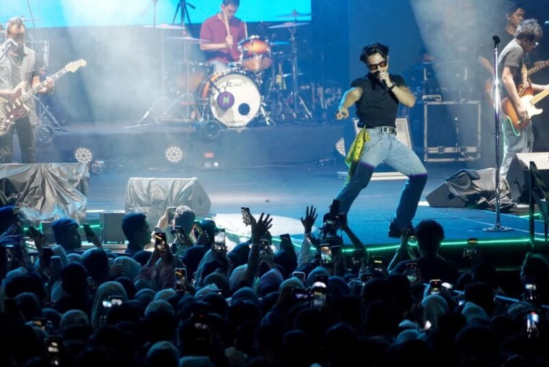 Nidji meriahkan malam puncak HUT Ke-21 Kabupaten Solsel, Selasa (7/1/2024). (Foto: Prokopim Solsel)