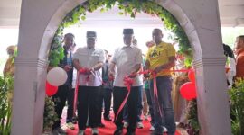 Gubernur Sumbar, Mahyeldi Ansharullah meresmikan Stadion H. Marah Adin di Kota Solok, Minggu (12/1/2025). (Foto: adpsb)