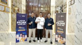 Bupati Solsel Khairunas melaporkan SPT Pajak Penghasilan tahunannya. (Foto: Pemkab Solsel)