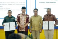 Pemkab Solsel bersama Pemprov Sumbar menandatangani kesepakatan kolaborasi konkret untuk mempercepat pembangunan daerah. (Foto: Pemkab Solsel)