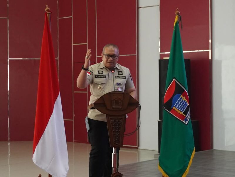 Pj Wali Kota Padang Andree Algamar pada membuka kegiatan Rakor Pengadaan Barang/Jasa di Ruang Pertemuan Bagindo Aziz Chan, Senin (21/1/2025). (Foto: Diskominfo Padang)