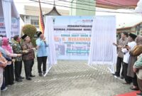 Gubernur Sumbar Mahyeldi Ansharullah meresmikan perubahan nama RSUD Pariaman menjadi RSUD Prof. H. Muhammad Yamin, Kamis (23/1/2025). (Foto: Prokopim Padang)