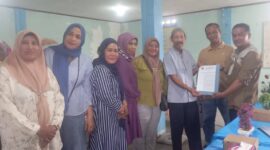 Penyerahan SK RT, RW oleh Lurah Gurun Laweh Nan XX Vebrinanda. (Foto: Ist)
