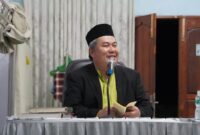 Staf Ahli Bidang Ekonomi, Keuangan dan Pembangunan, Putra Dewangga mengajak masyarakat untuk menghayati dan mengamalkan nilai-nilai yang terkandung dalam peringatan Isra Mikraj. (Foto: Kominfo Padang Panjang)