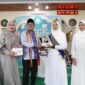 Bupati Tanah Datar Eka Putra menghadiri Waqaf Hafiz ke-VII dan Milad ke-VIII Pondok Tahfiz Quran Surau Dakwah Kapalo Kampuang Jorong Tanjung Nagari Pandai Sikek Kecamatan X Koto, Rabu (29/1/2025) di Masjid Nurul Huda Nagari Pandai Sikek. (Foto: Prokopim Tanah Datar)