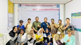 Camat Lubeg Nofiandi Amir saat pembinaan di Kampung KB Lubeg Jaya Kelurahan Lubeg Nan XX, di Aula Kantor Lurah Lubeg Nan XX, Kamis (30/1/2025). (Foto: Ist)