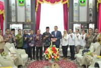 Gubernur Sumbar Mahyeldi Ansharullah menerima kunjungan Dubes Romania untuk Indonesia, H.E. Mr. Dan Adrian Bălănescu di Istana Gubernur Sumbar pada Kamis (30/1/2025). (Foto: adpsb)