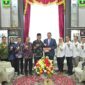 Gubernur Sumbar Mahyeldi Ansharullah menerima kunjungan Dubes Romania untuk Indonesia, H.E. Mr. Dan Adrian Bălănescu di Istana Gubernur Sumbar pada Kamis (30/1/2025). (Foto: adpsb)
