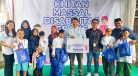 Karyawan PT XL Axiata Tbk (XL Axiata) melalui MTXL Axiata menggelar khitan massal khusus anak penyandang disabilitas. (Foto: Ist)