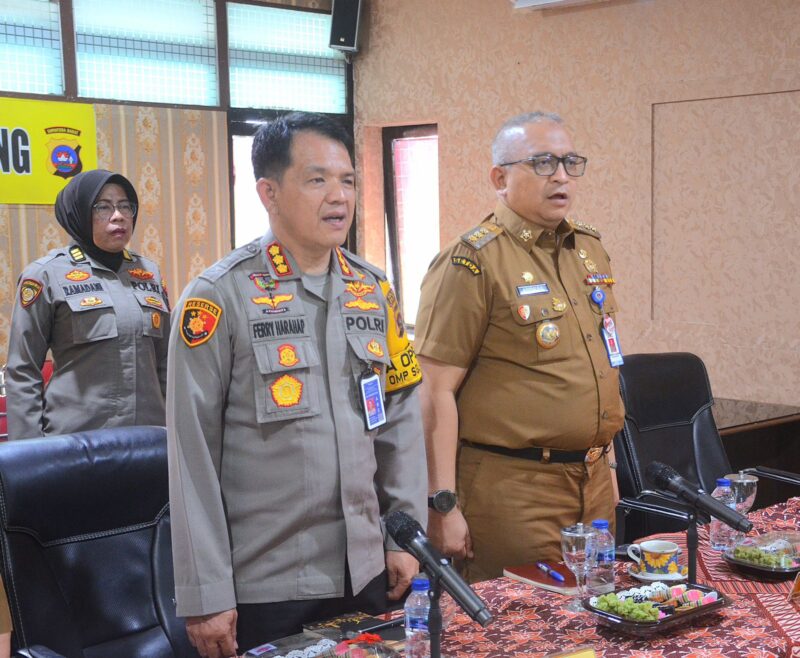 Pj Wali Kota Padang Andree Algamar bersama Kapolresta Padang mengikuti Rakor Ketahanan Pangan. (Foto: Prokopim Padang)