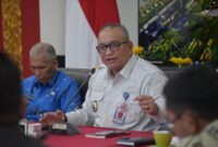 Pj Wali Kota Padang Andree Algamar saat Rapat Persiapan Program MBG di Rumah Dinas Wali Kota Padang, Kamis (16/1/2025). (Foto: Prokopim Padang)