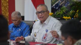 Pj Wali Kota Padang Andree Algamar saat Rapat Persiapan Program MBG di Rumah Dinas Wali Kota Padang, Kamis (16/1/2025). (Foto: Prokopim Padang)
