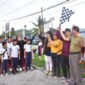 Pj Wali Kota Padang Andree Algamar melepas jalan santai TK dan SMP Tirtonadi di kawasan Sungai Batang Arau, Minggu (19/1/2025). (Foto: Prokopim Padang)
