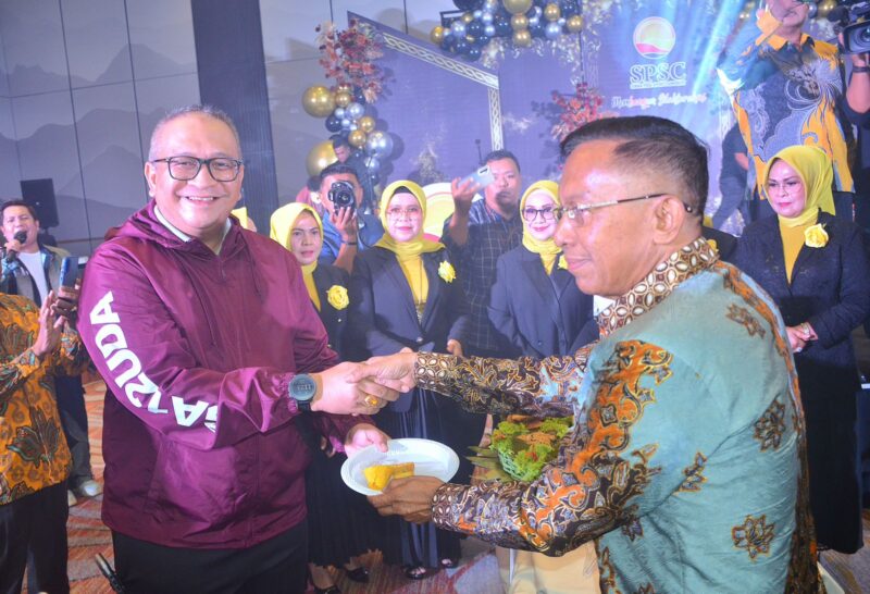 Pj Wali Kota Padang Andree Algamar menghadiri HUT ke-22 komunitas SPSC di Hotel Santika, Minggu (19/1/2025). (Foto: Prokopim Padang)