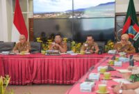 Satgas MBG Padang menggelar Rapat Koordinasi di Gedung Putih Rumah Dinas Wali Kota Padang, Selasa (21/1/2025). (Foto: Prokopim Padang)