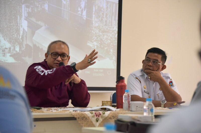 Pj Wali Kota Padang Andree Algamar membuka Rapat P3DN di Ruangan Rapat Kantor Bappeda, Rabu (22/1/2025). (Foto: Prokopim Padang)