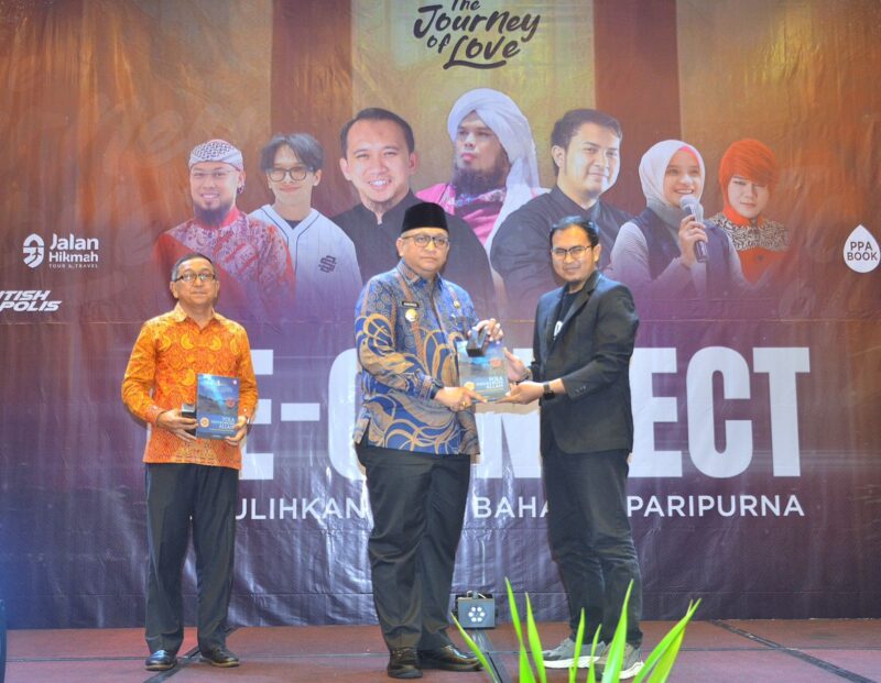 Pj Wako Padang Andree Algamar membuka acara The Journey of Love Re-Connect di Hotel The ZHM Premiere, Minggu (26/1/2025). (Foto: Prokopim Padang)