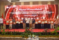 Pj Wako Padang Andree Algamar mengapresiasi KPU Padang saat rapat konsolidasi dan evaluasi Pilkada Serentak 2024 bersama PPK dan PPS se-Kota Padang, Senin (27/1/2025). (Foto: Prokopim Padang)