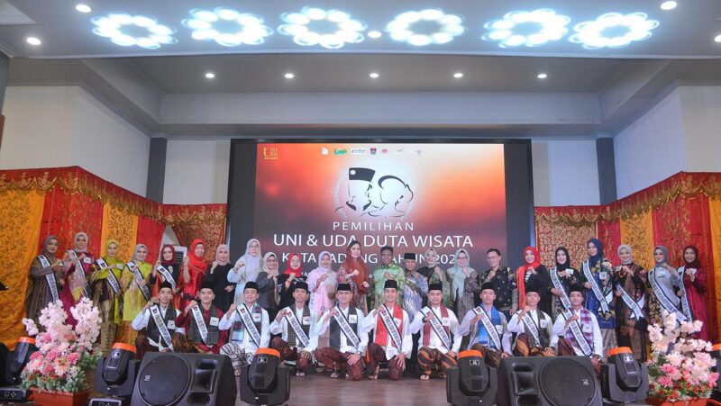 Sebanyak 10 pasang finalis Uni dan Uda Duta Wisata Kota Padang akan tampil di malam Grand Final, 1 Februari 2025 mendatang. (Foto: Prokopim Padang)