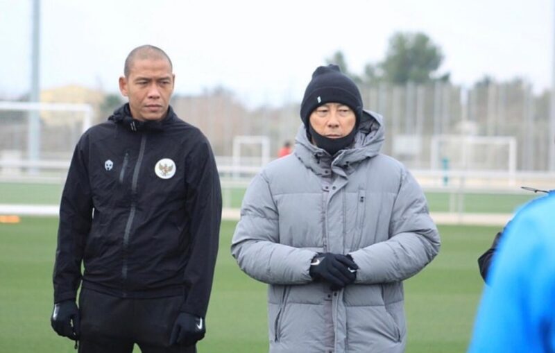 Nova Arianto bersama Shin Tae Yong. (Foto: IG @novaarianto30)
