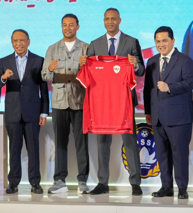 Patrick Kluivert secara resmi diperkenalkan sebagai pelatih baru Timnas Indonesia, Minggu (12/1/2025) sore WIB. (Foto: IG @pssi)