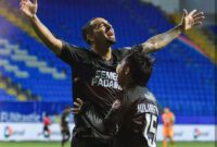 Striker Semen Padang FC, Bruno Gomes selebrasi usai mencetak gol. (Foto: IG @semenpadangfcid)